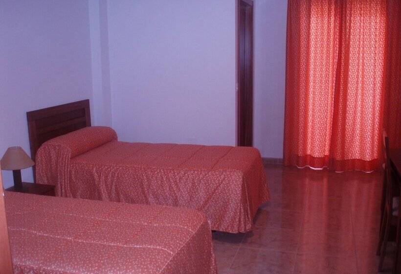 فندق Balneario Fuentes Del Trampal