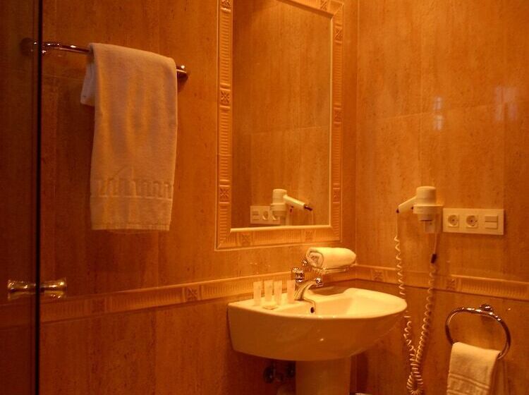 فندق Balneario Fuentes Del Trampal