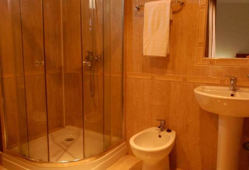 فندق Balneario Fuentes Del Trampal