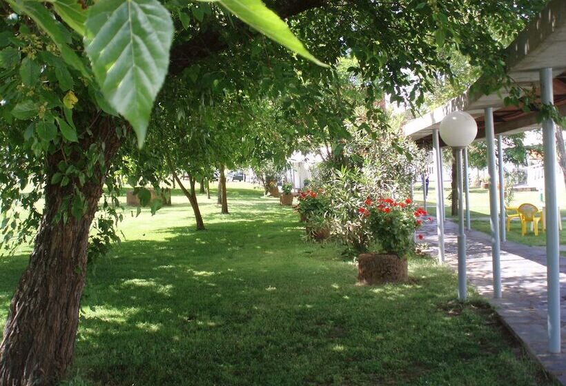 فندق Balneario Fuentes Del Trampal