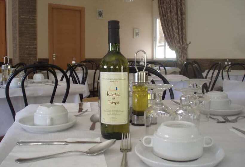 فندق Balneario Fuentes Del Trampal