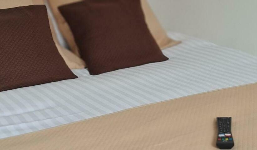 בית מלון כפרי The Selbourne