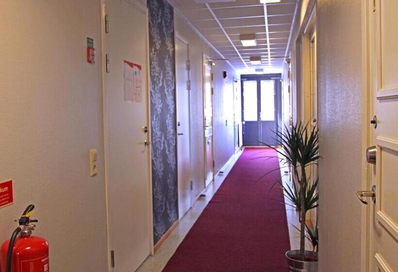 Karlshamn Vandrarhem Och Hotell