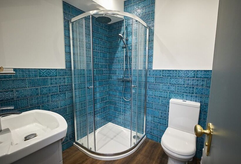 Three Cranes Serviced Apartments