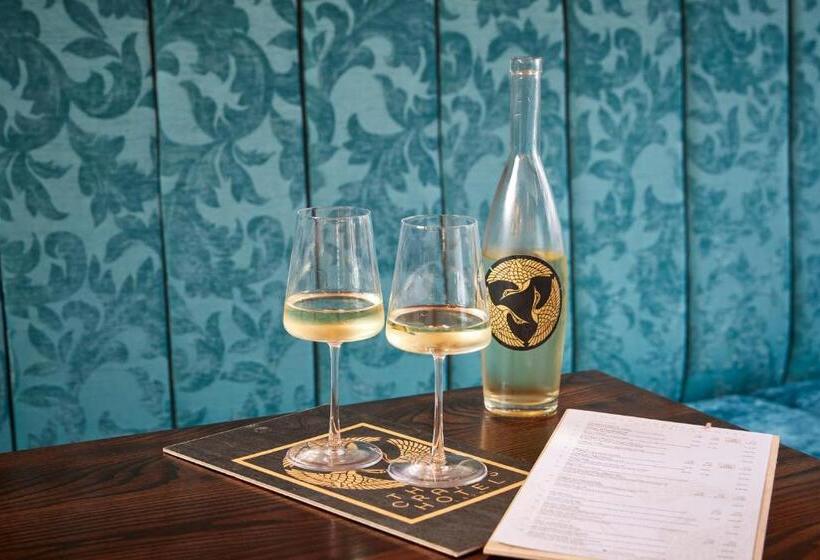 Three Cranes Serviced Apartments