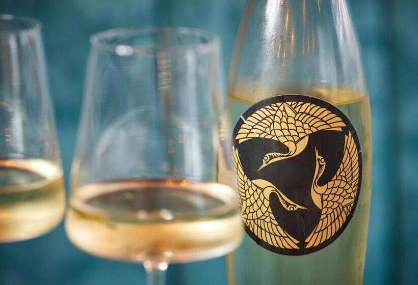 Three Cranes Serviced Apartments