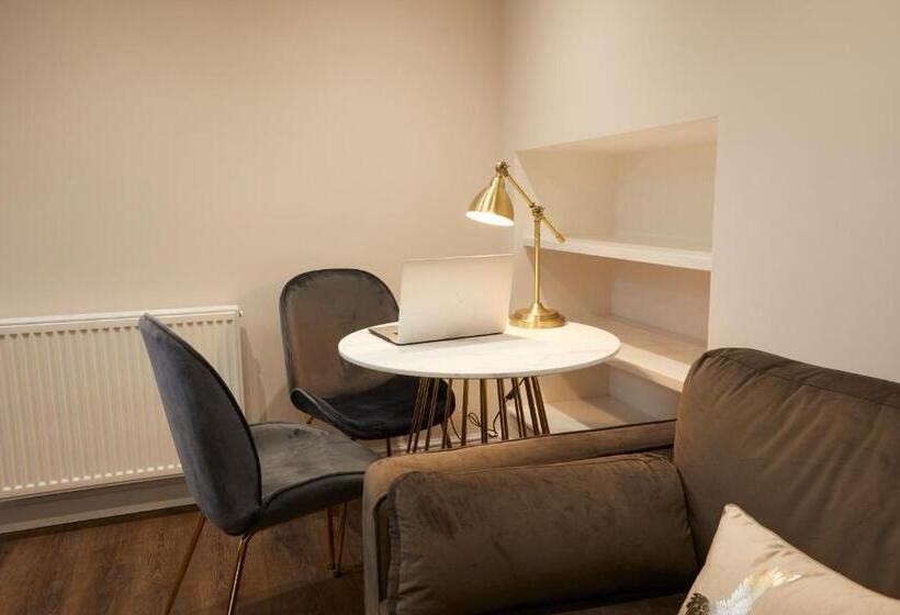 Three Cranes Serviced Apartments