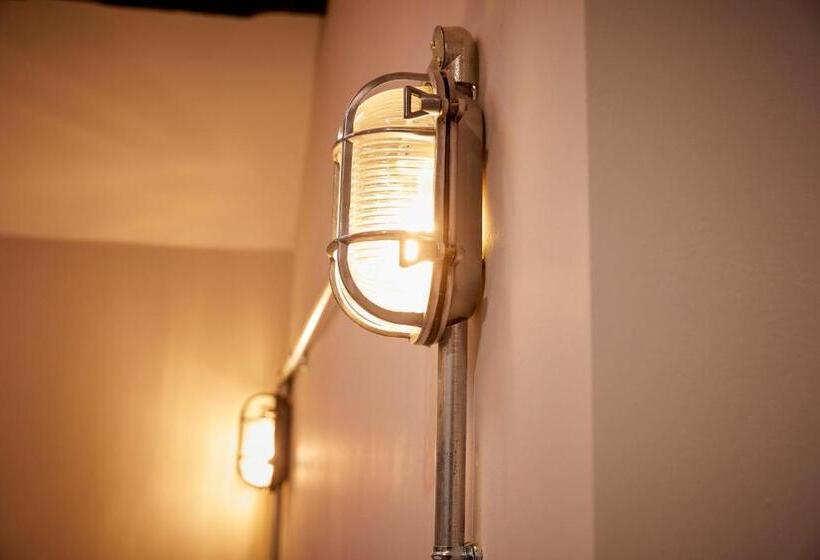 Three Cranes Serviced Apartments