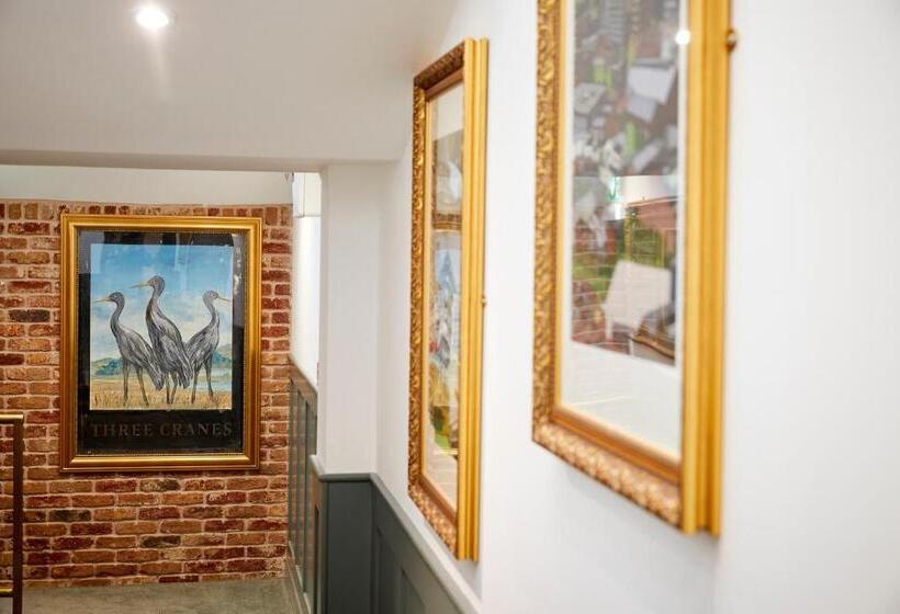 Three Cranes Serviced Apartments