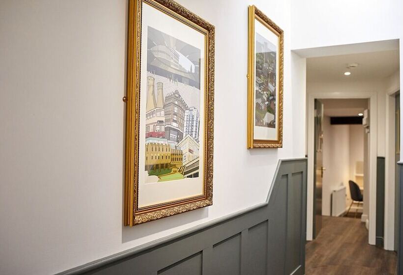 Three Cranes Serviced Apartments