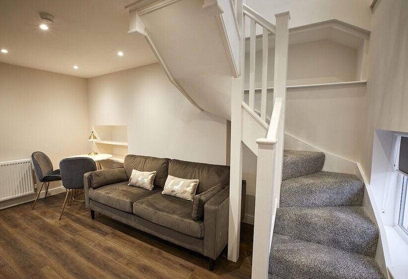 Three Cranes Serviced Apartments