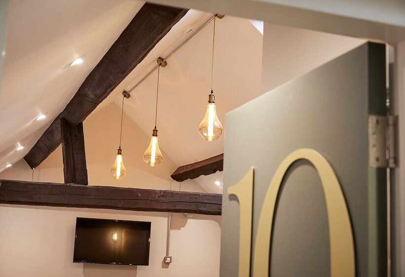 Three Cranes Serviced Apartments