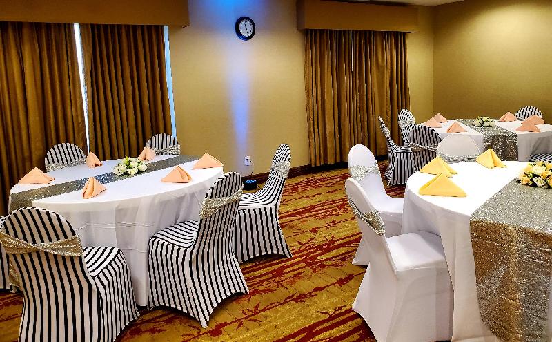 Holiday Inn Express Hotel & Suites Cherry Hills, An Ihg