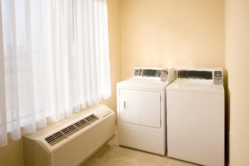 Holiday Inn Express Hotel & Suites Victoria By Ihg