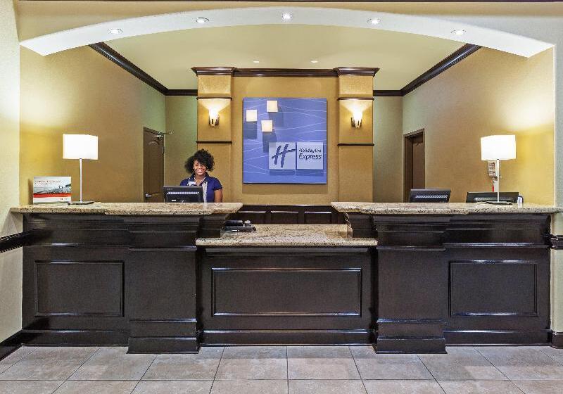 Holiday Inn Express Hotel & Suites Victoria By Ihg