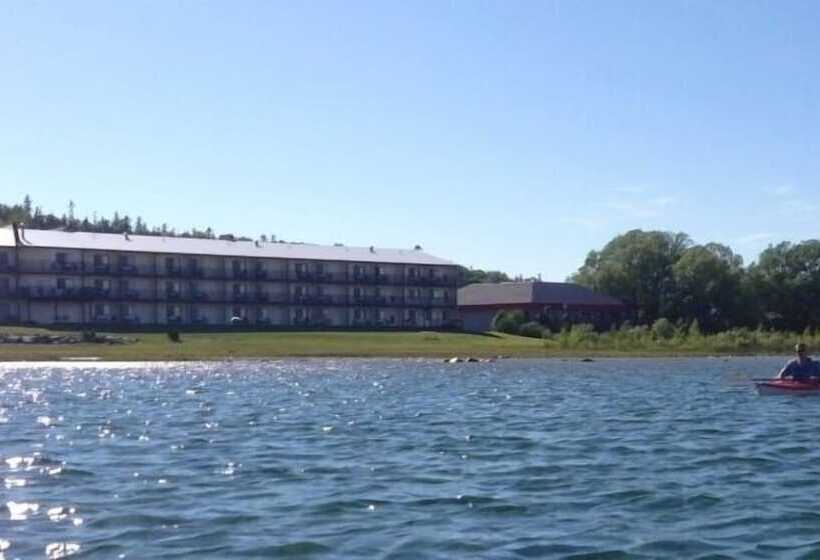 호텔 Bavarian Haus Lakefront Inn