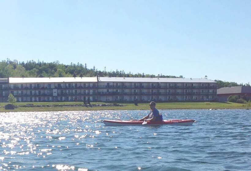 فندق Bavarian Haus Lakefront Inn