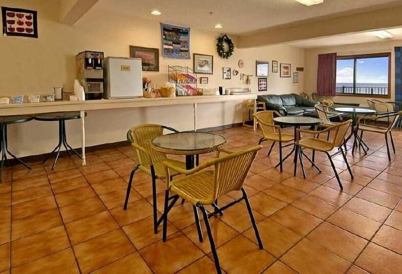 فندق Bavarian Haus Lakefront Inn