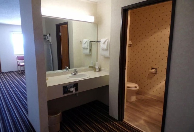 فندق Bavarian Haus Lakefront Inn