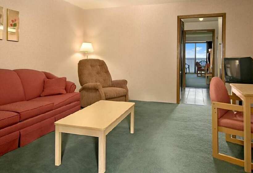 فندق Bavarian Haus Lakefront Inn