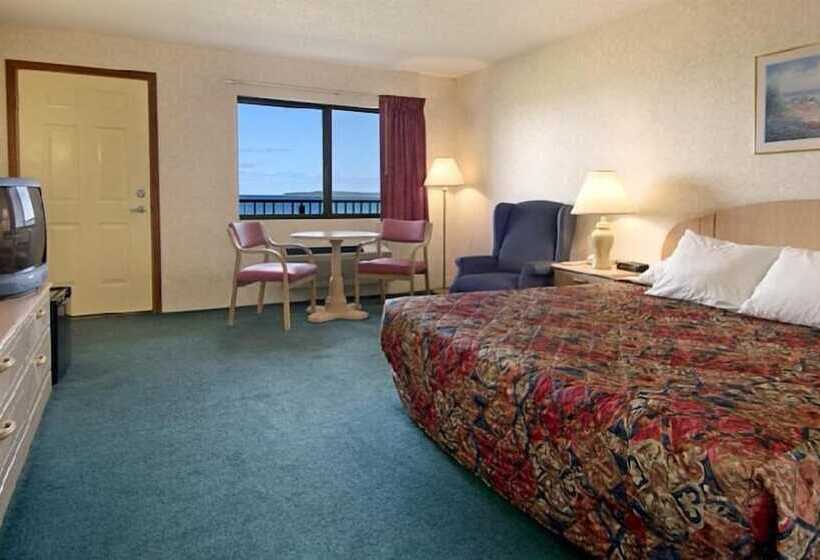 فندق Bavarian Haus Lakefront Inn