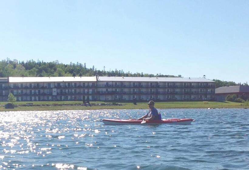 فندق Bavarian Haus Lakefront Inn
