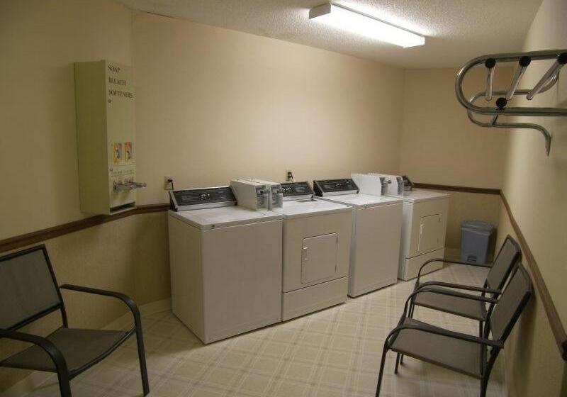 فندق Bavarian Haus Lakefront Inn