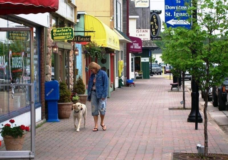 호텔 Bavarian Haus Lakefront Inn