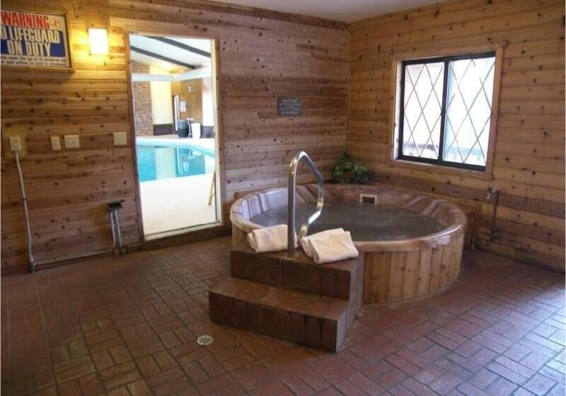 فندق Bavarian Haus Lakefront Inn