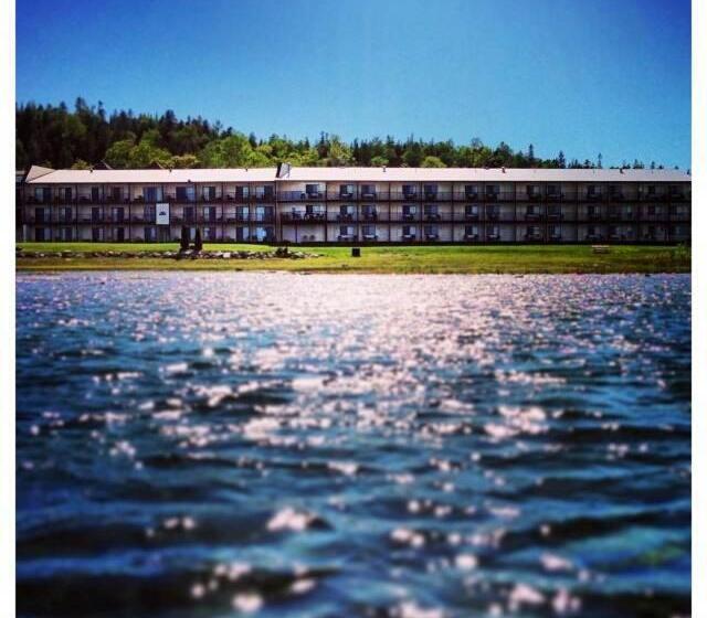 فندق Bavarian Haus Lakefront Inn