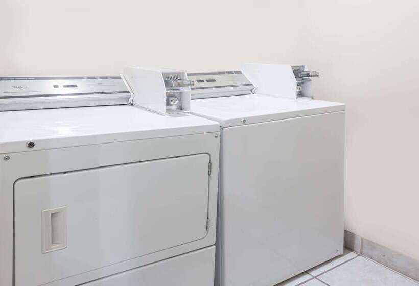 Отель Baymont By Wyndham Savannah/garden City