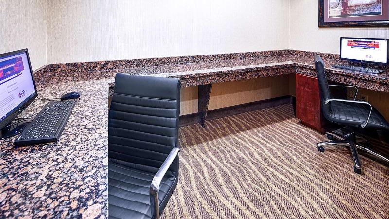 Отель Best Western Plus Royal Mountain Inn & Suites