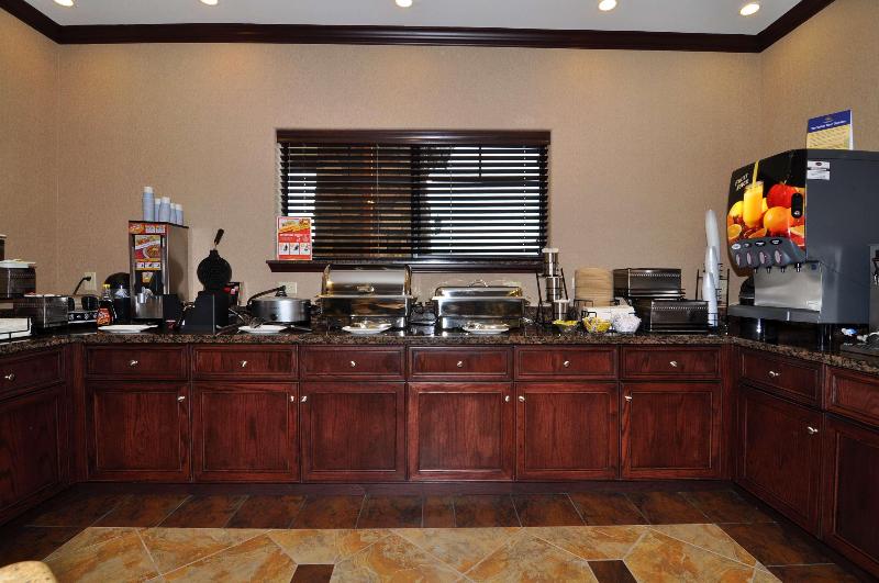 Отель Best Western Plus Royal Mountain Inn & Suites