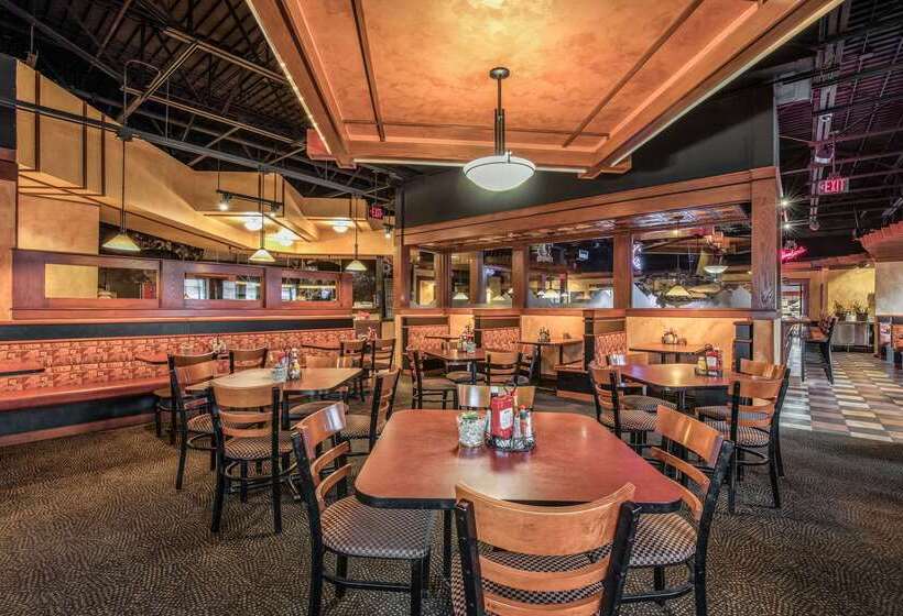 Отель Americinn & Suites By Wyndham Baraboo Event Center