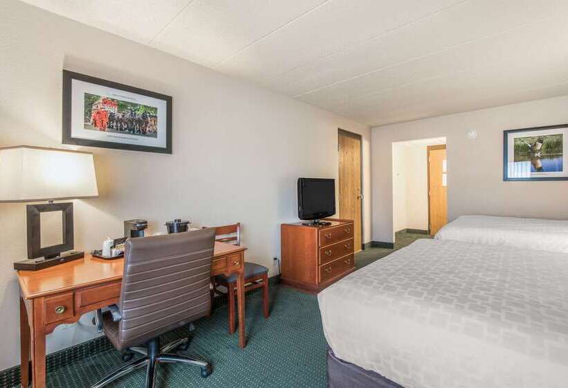 Отель Americinn & Suites By Wyndham Baraboo Event Center