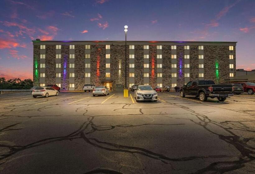 Отель Americinn & Suites By Wyndham Baraboo Event Center