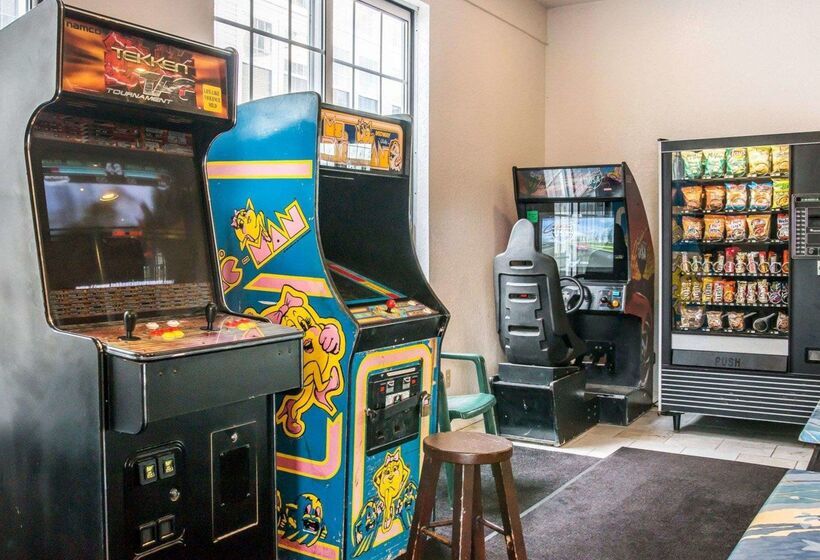 Clarion Hotel Beachfront