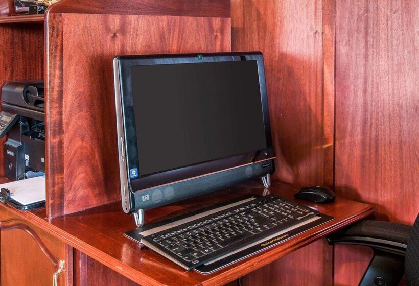 Clarion Hotel Beachfront