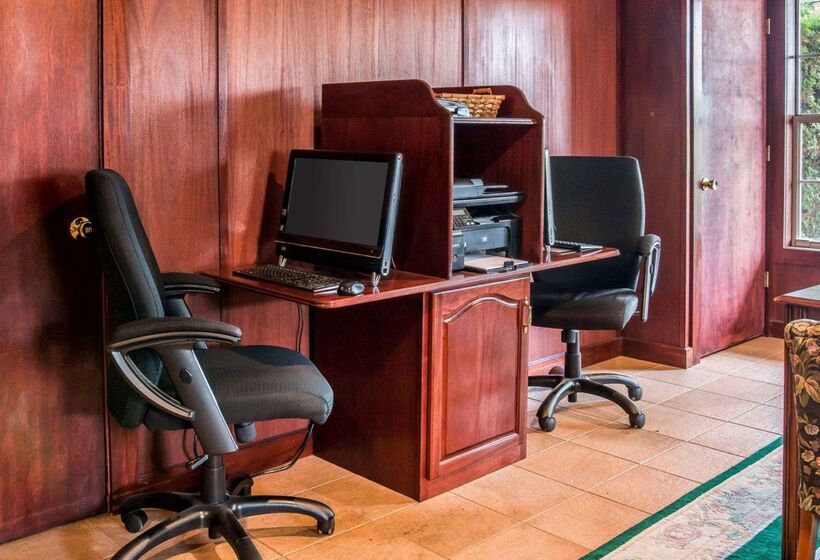 Clarion Hotel Beachfront