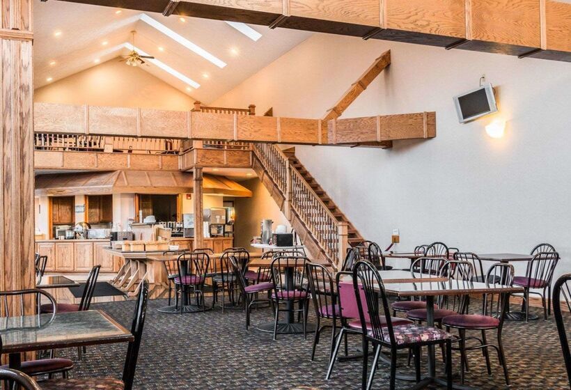 Clarion Hotel Beachfront