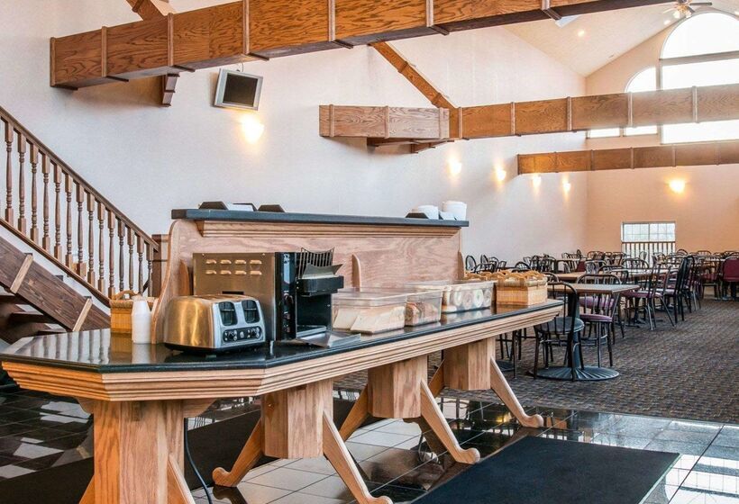 Clarion Hotel Beachfront