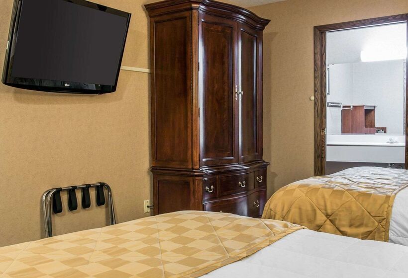 Clarion Hotel Beachfront