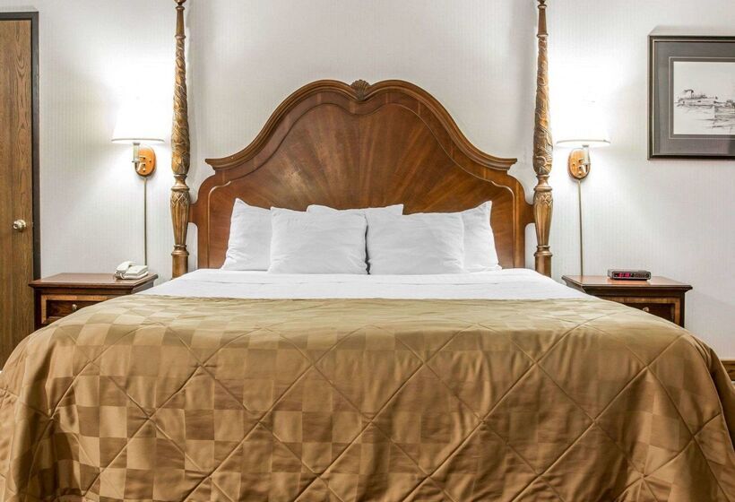 Clarion Hotel Beachfront