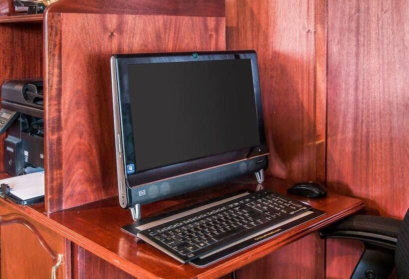 Clarion Hotel Beachfront