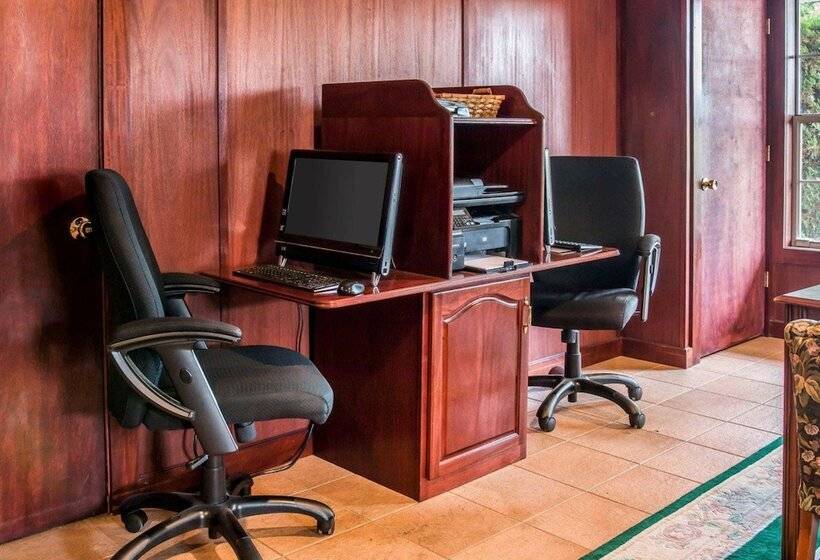 Clarion Hotel Beachfront