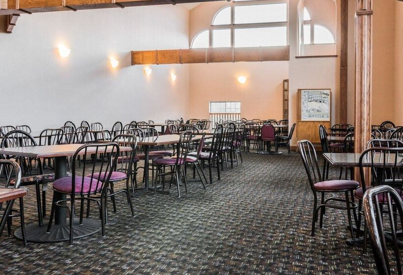 Clarion Hotel Beachfront