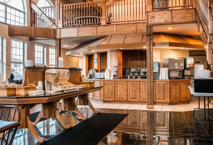 Clarion Hotel Beachfront