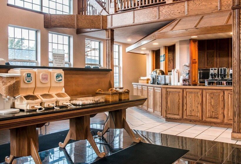 Clarion Hotel Beachfront