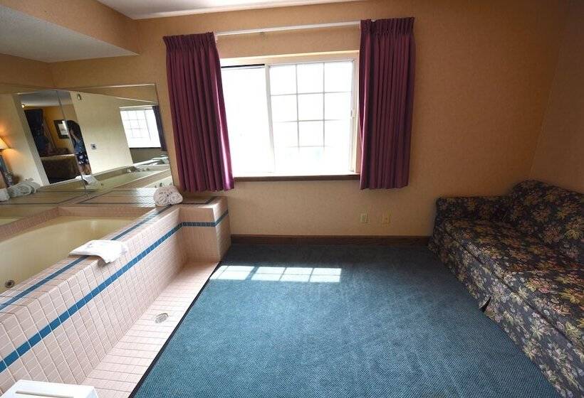 Clarion Hotel Beachfront