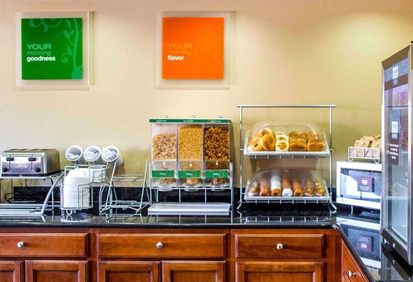 בית מלון כפרי Comfort Inn & Suites Coralville  Iowa City Near Iowa River Landing